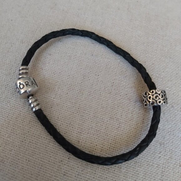 Pandora: Black leather rope charm bracelet with charm. - Picture 2 of 2